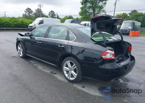 2014 Volkswagen Passat 1.8T Se z USA, uszkodzony, nr VIN 1VWBT7A31EC105912
